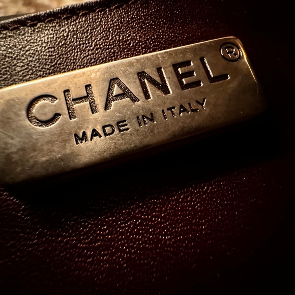 Chanel Rabbit Fur-Trimmed Lambskin Medium Boy Flap Bag - Picture 2 of 9